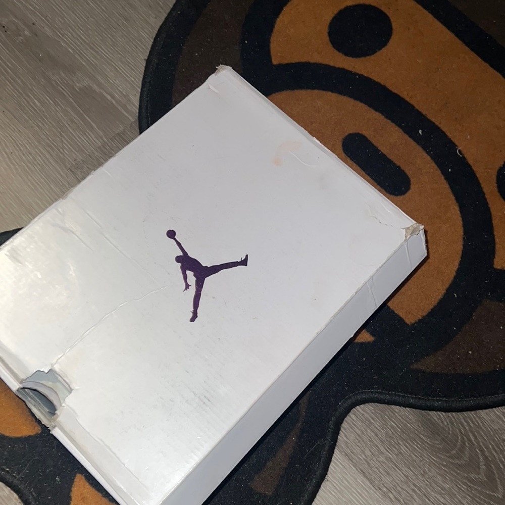 Air Jordan metallic purple 4s